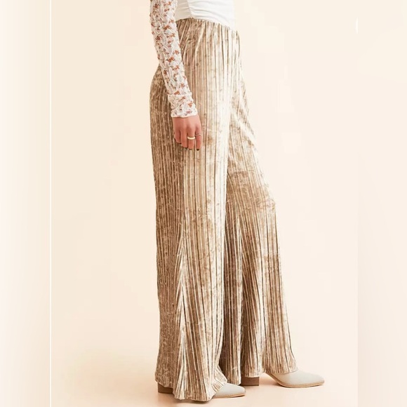 NWT Free People Star Sign Gold Velvet Flare Pants- Extra Small - Picture 2 of 7